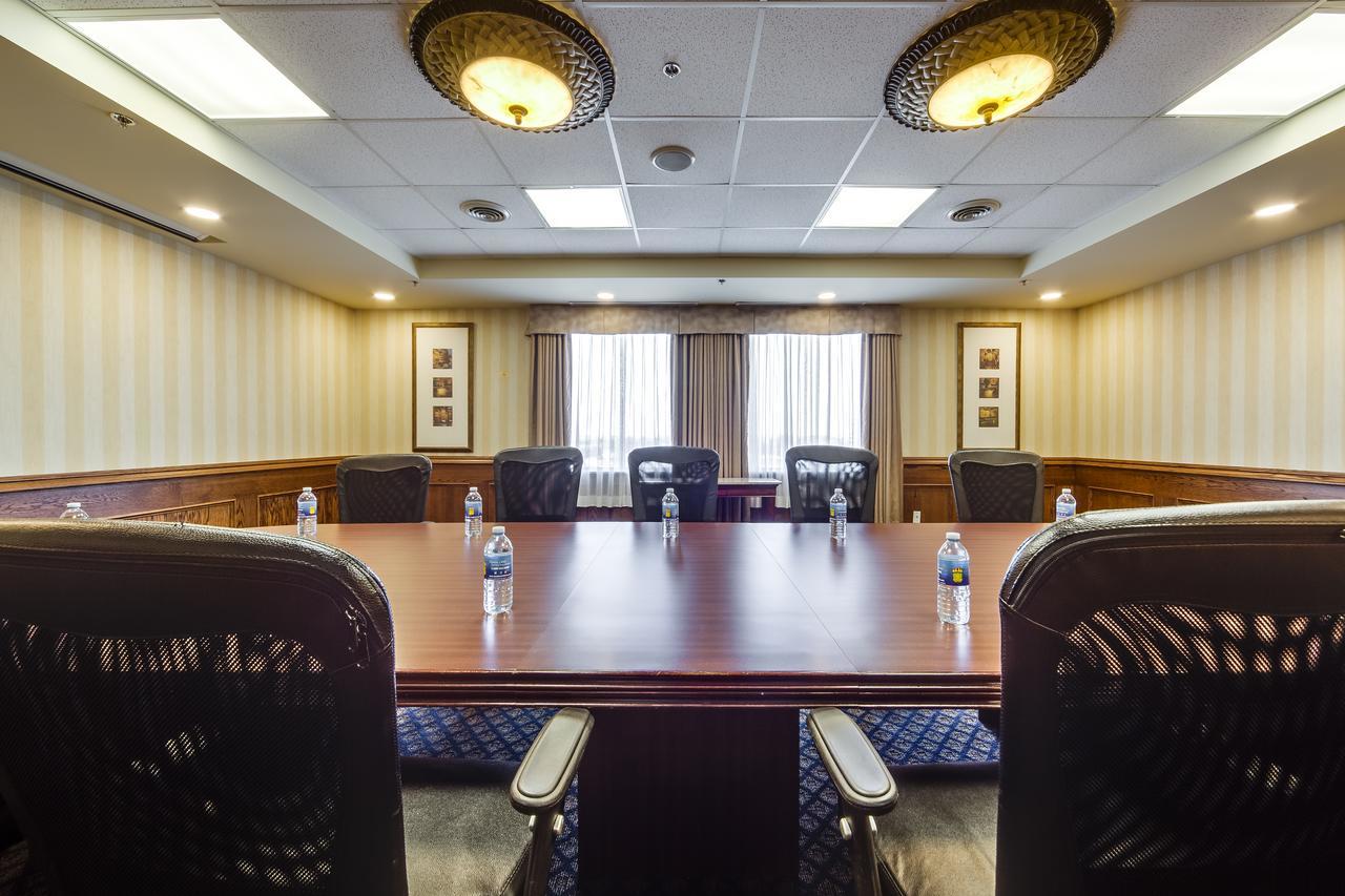 Monte Carlo Inn Airport Suites Mississauga Dış mekan fotoğraf