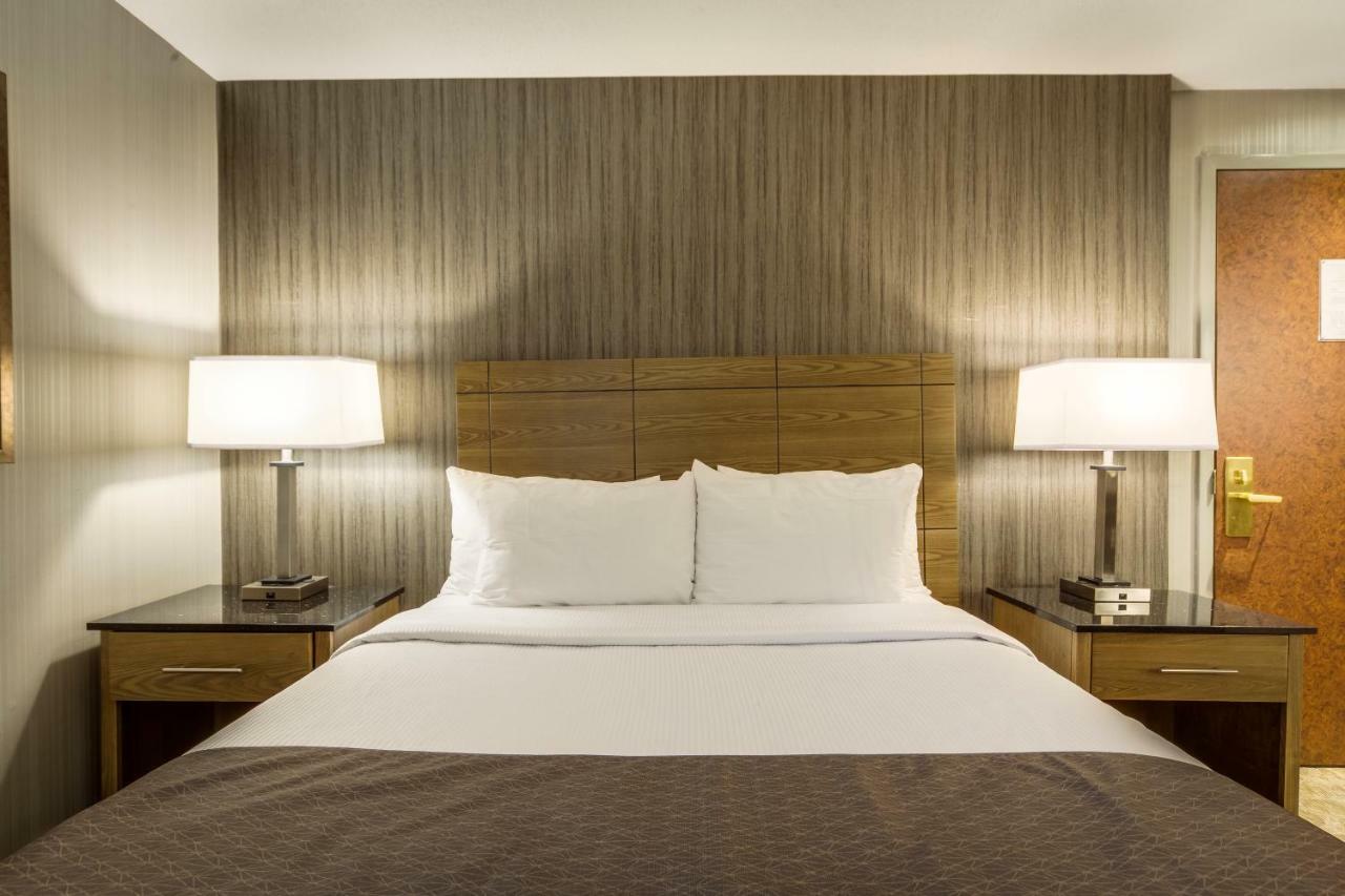 Monte Carlo Inn Airport Suites Mississauga Dış mekan fotoğraf